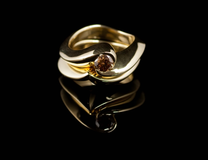 18ct gold, chocolate diamond