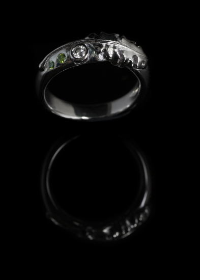 Palladium oak leaf ring with diamonds
